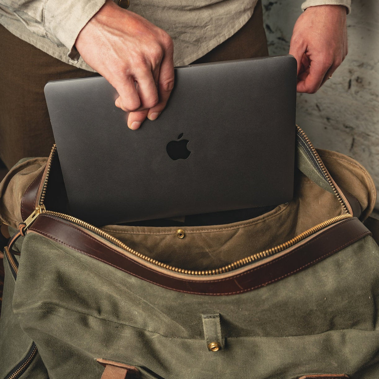 The Pioneer Duffle - Small - Olive